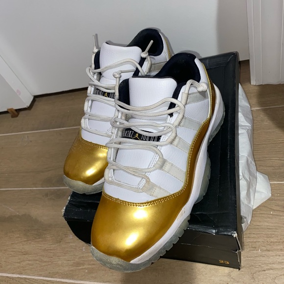 Air Jordan Retro 11 Low “Metallic Gold” - Picture 2 of 4